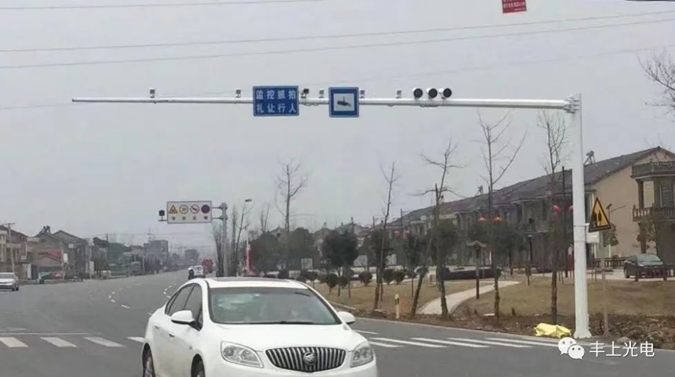 豐上光電環保補光燈助力常德道路監控項目